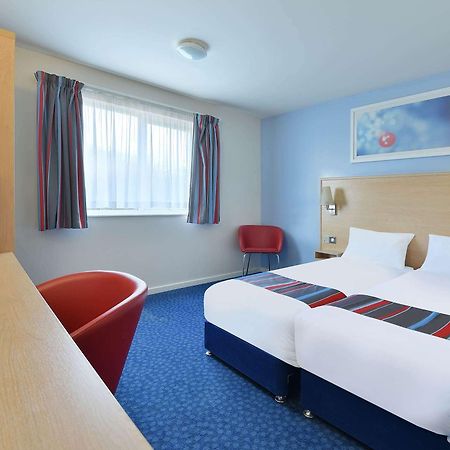 แทรเวลลอดจ์ อินเวอร์เนส แฟร์เวย์ Hotel ภายนอก รูปภาพ