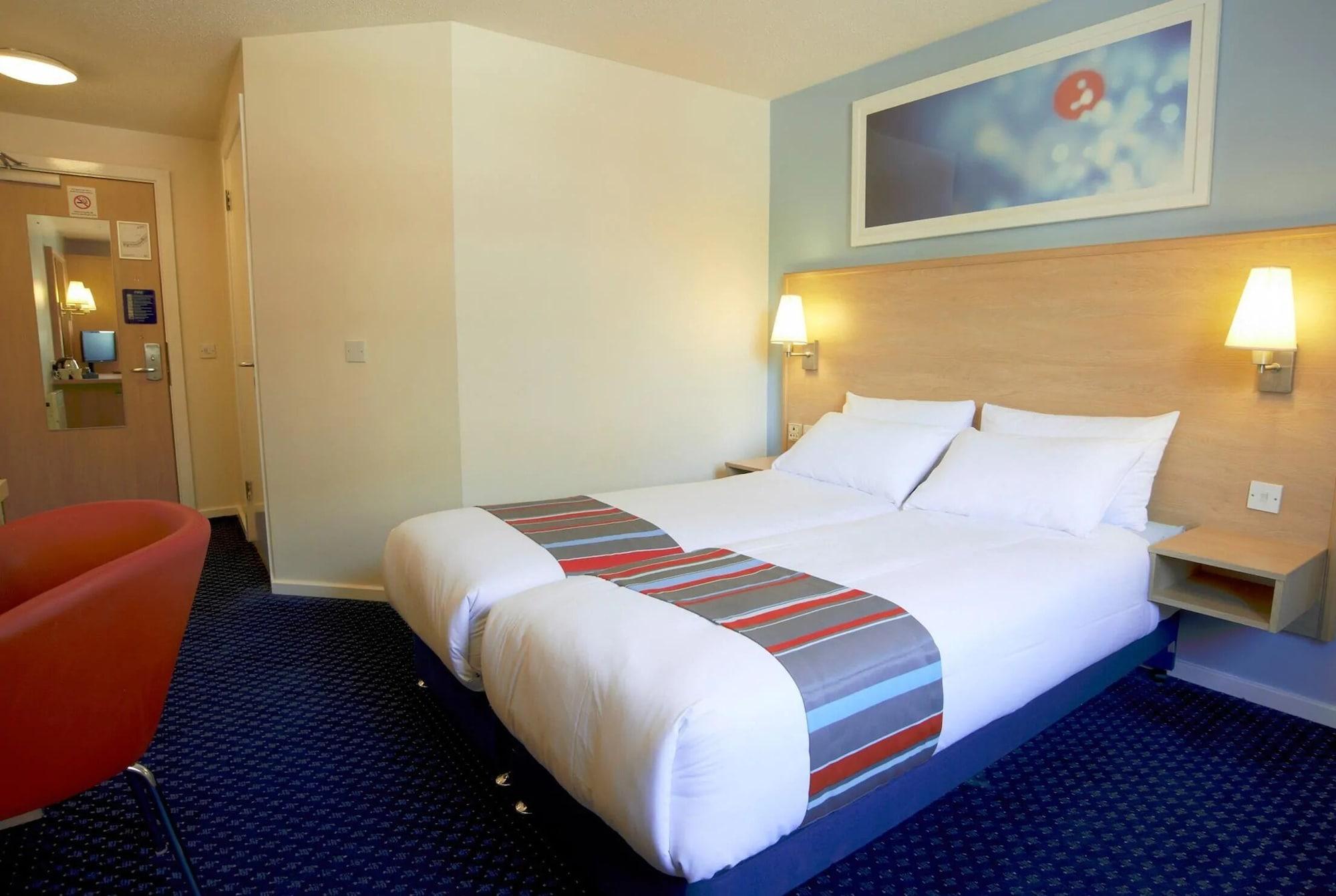 แทรเวลลอดจ์ อินเวอร์เนส แฟร์เวย์ Hotel ภายนอก รูปภาพ