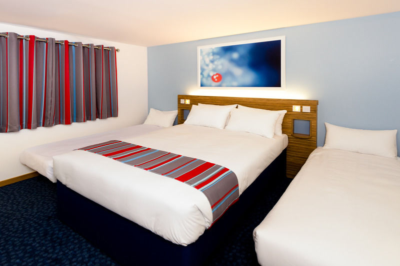 แทรเวลลอดจ์ อินเวอร์เนส แฟร์เวย์ Hotel ภายนอก รูปภาพ